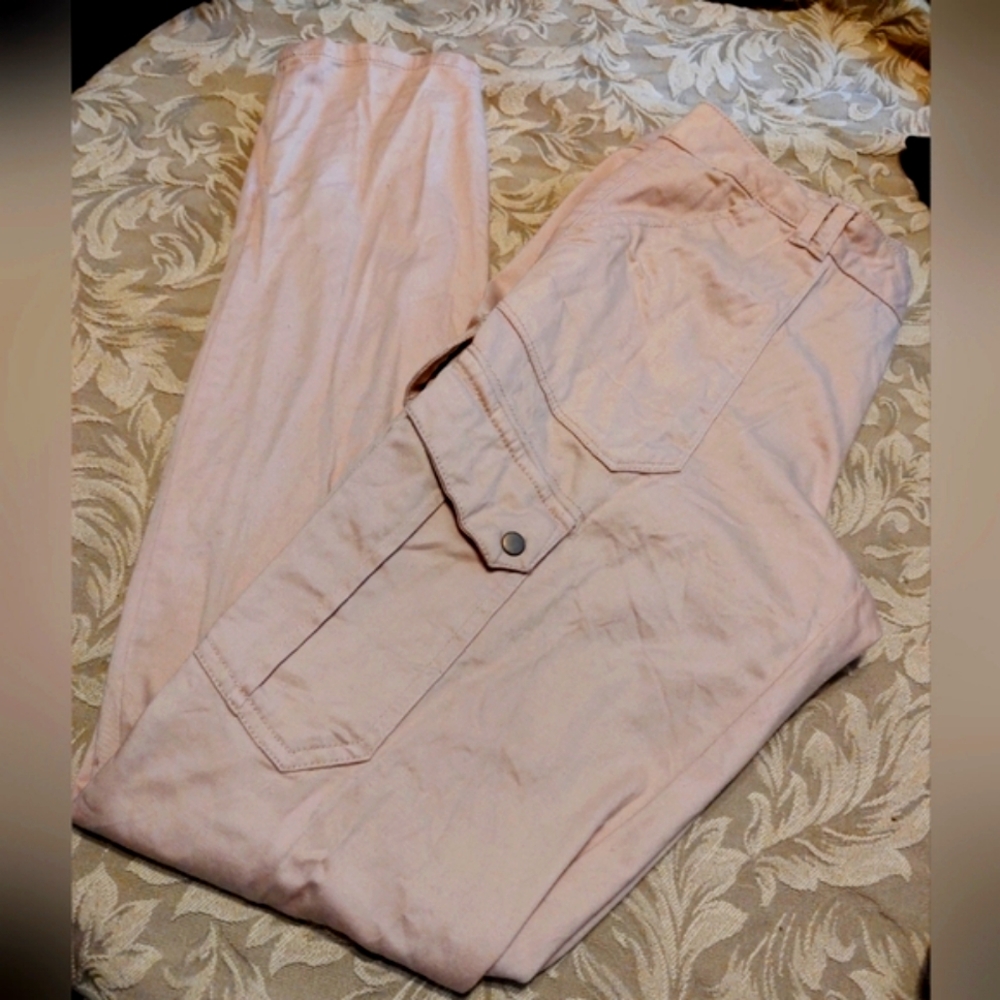 🩷 NWOT Super Soft Dusty Pink Cargo Pants - 9 (Juniors)